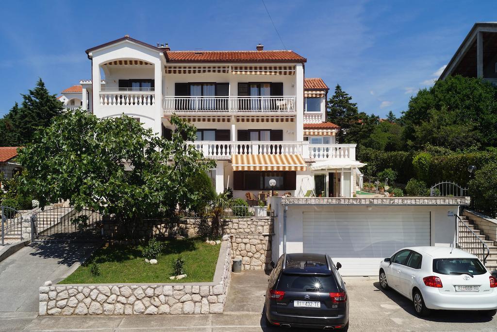 Apartments Lina Novi Vinodolski Exterior photo