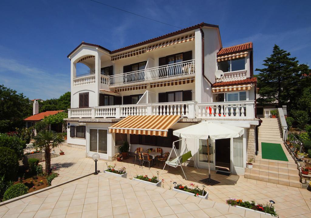 Apartments Lina Novi Vinodolski Exterior photo